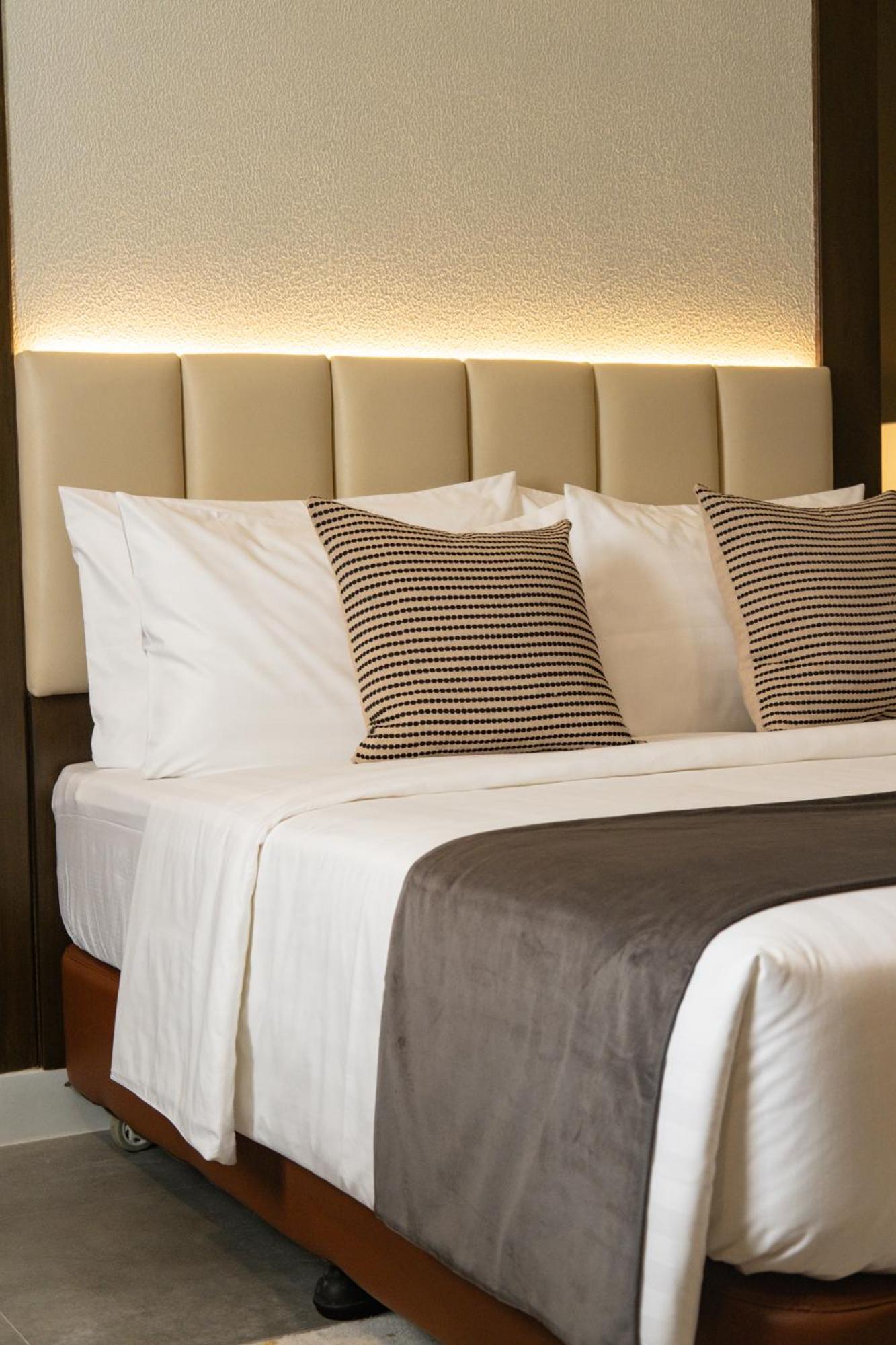 Amber Hotel - Cebu Екстер'єр фото